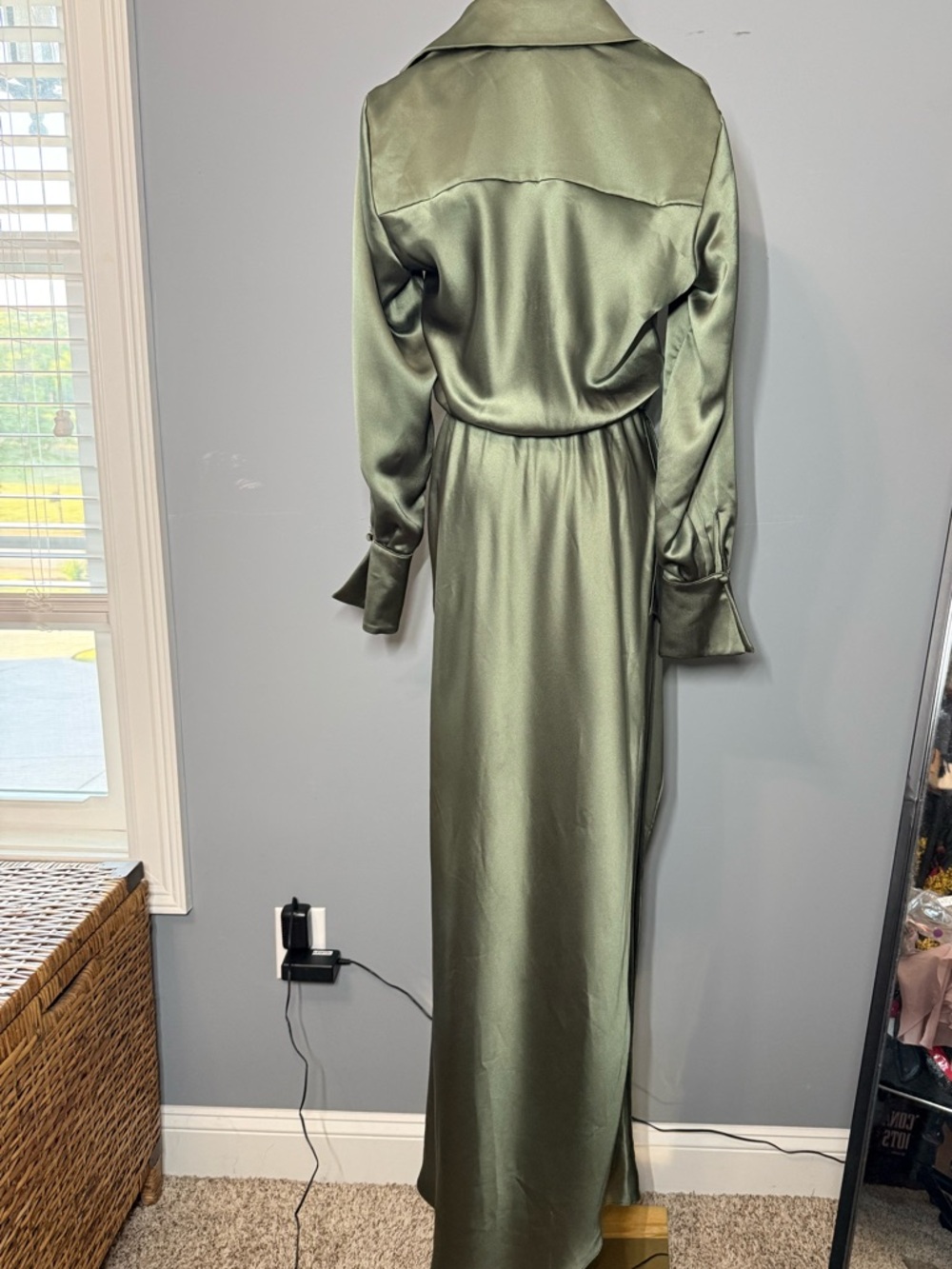 Xscape Olive Green Satin Spread Collar Long Sleeve Gown - NWT - Size 4 - Picture 12 of 14